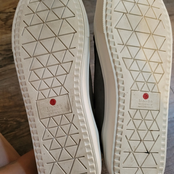 Blondo lSize 8l  Waterproof Women’s Sneaker - Picture 5 of 5